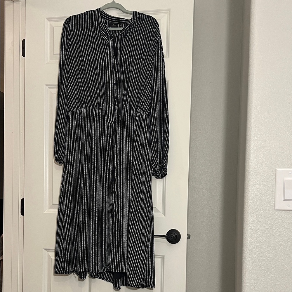 Worthington Black and White Long Sleeve Dress